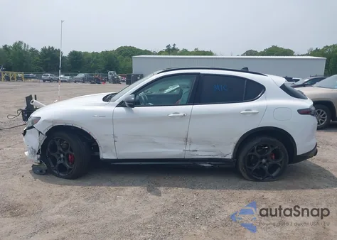 2024 Alfa Romeo Stelvio Veloce Awd из США, поврежденный, VIN ZASPAKBN0R7D72661